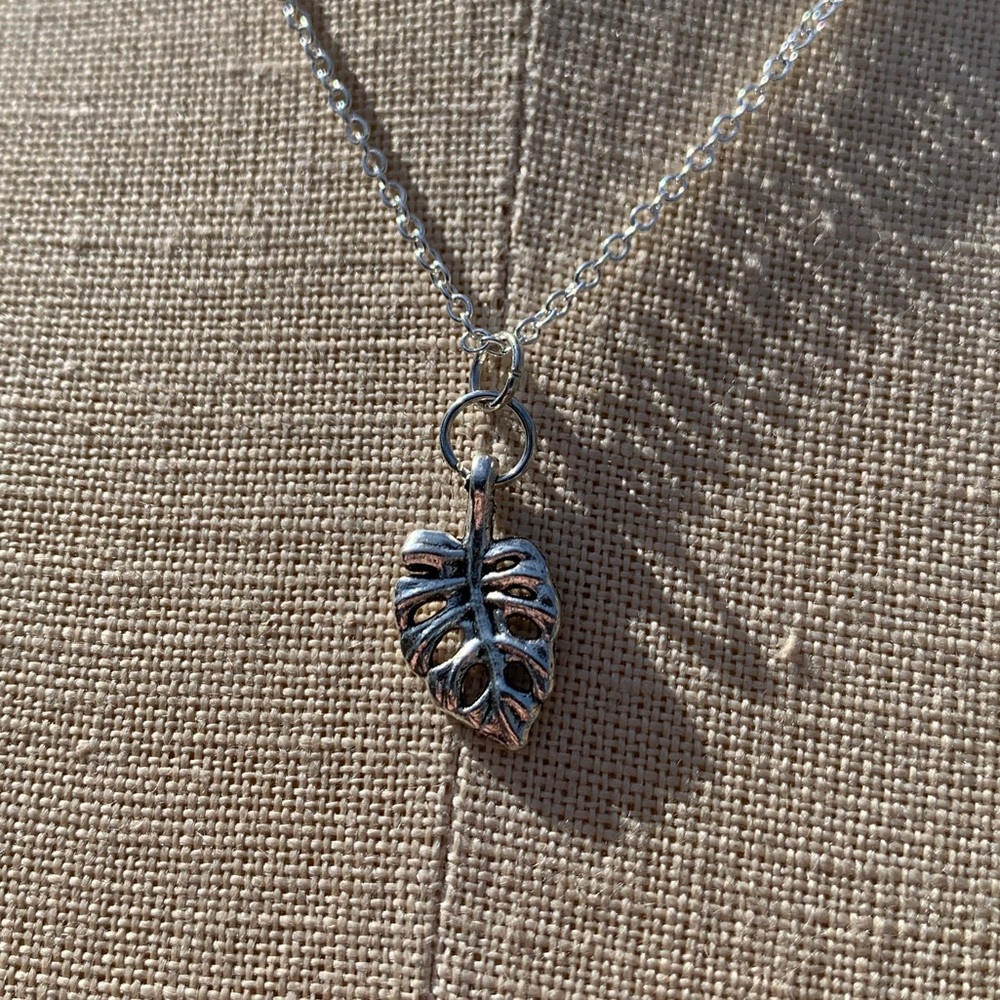 NWT Sterling Silver Plated Chain & Alloy Monstera Plant Leaf Charm Necklace - Picture 11 of 12